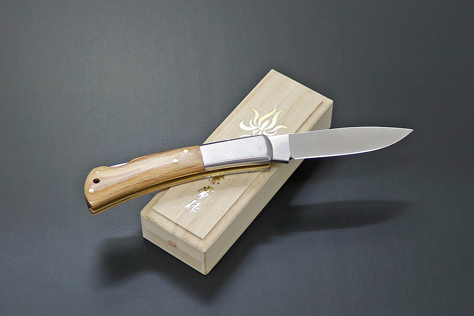 Kanetsune KB-510 Kaico-Tou, White Brown Wood