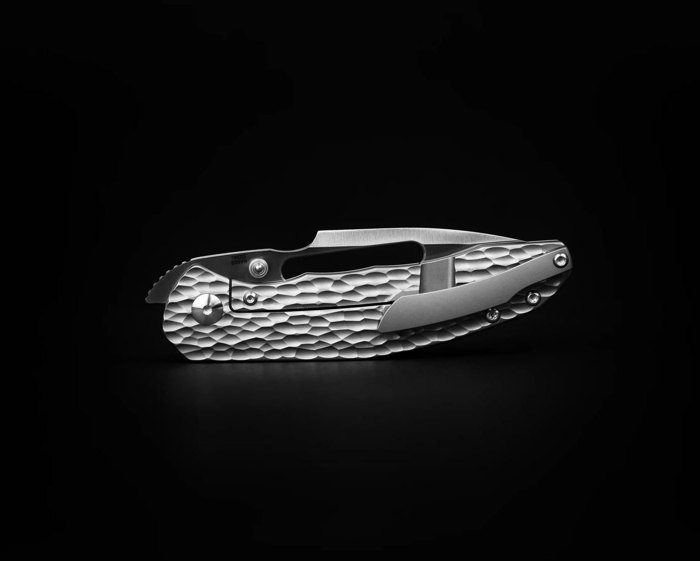 ARTC1862G-FGY Stippled Boa S35VN,  Titanium