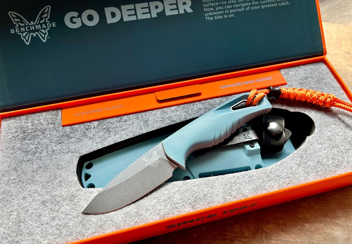 Benchmade 18050 Intersect SANTOPRENE, MagnaCut