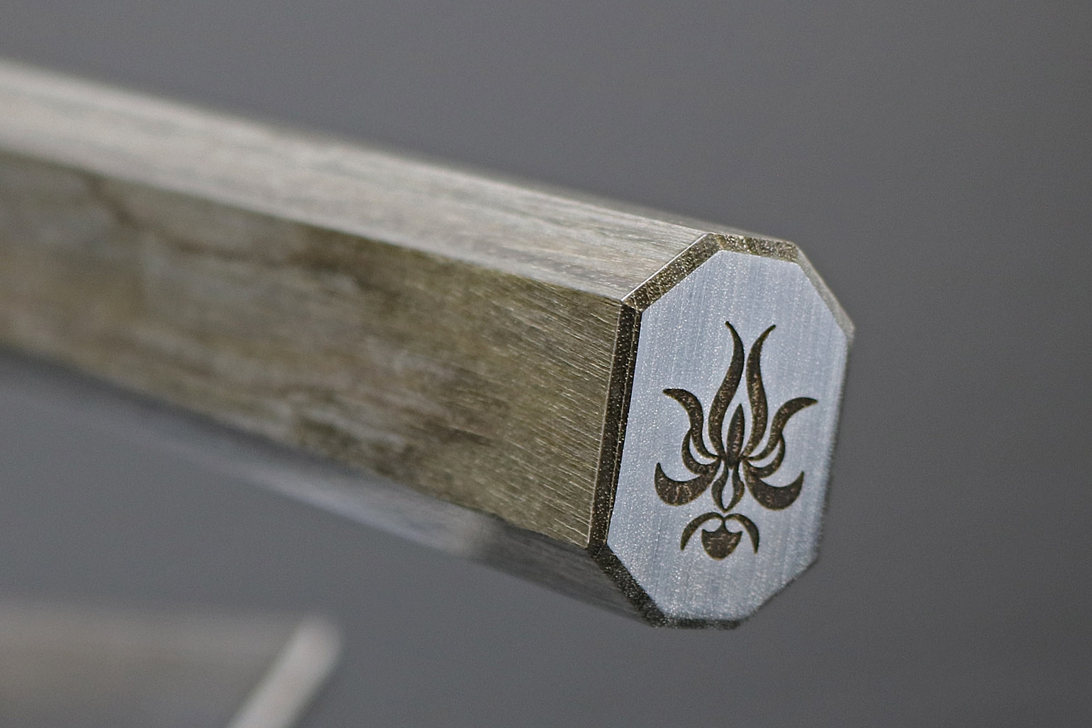 Kanetsune KC-392 Gyutou 210 mm, Lam. VG-10