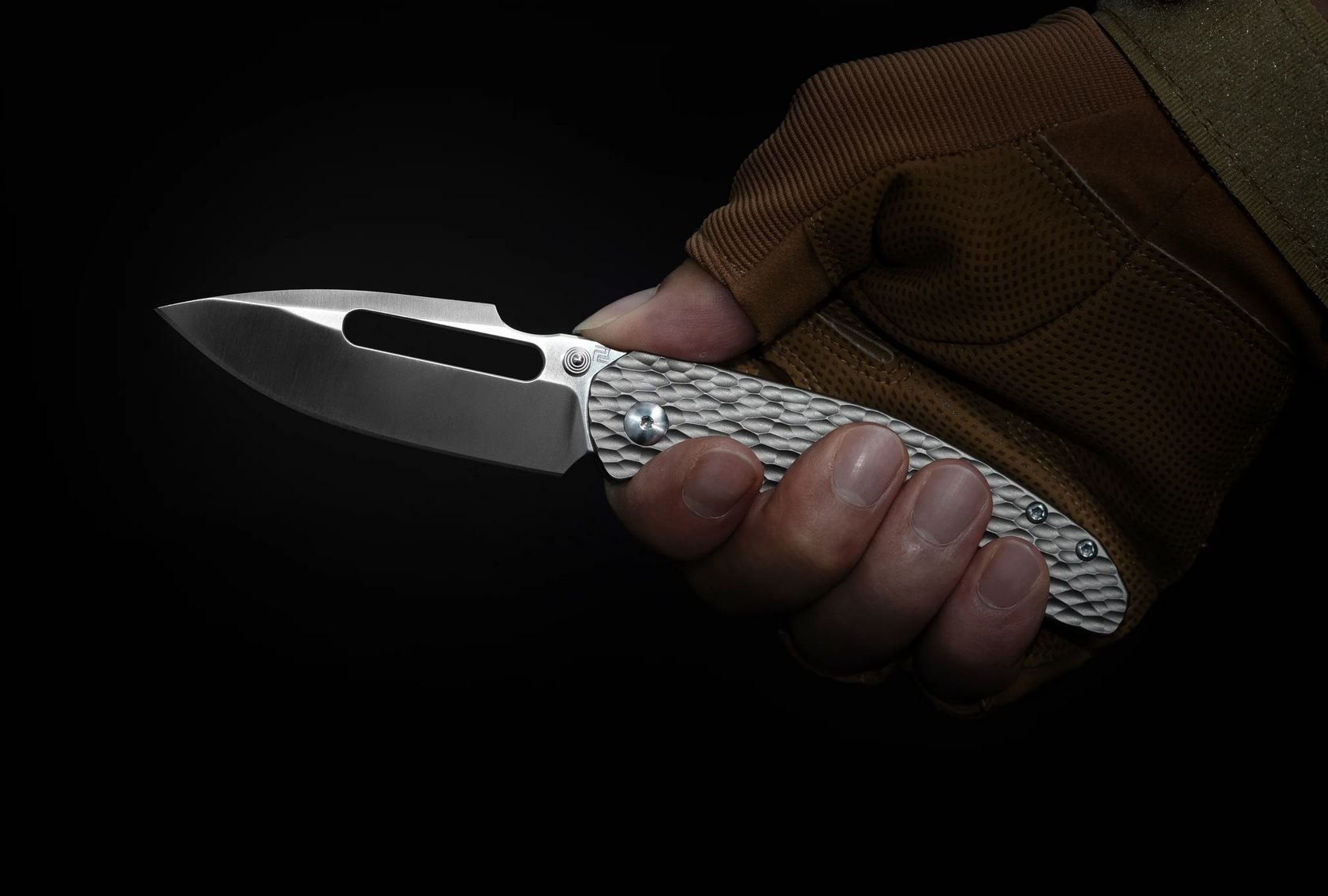 ARTC1862G-FGY Stippled Boa S35VN,  Titanium