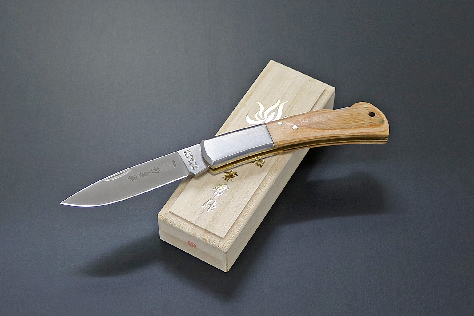 Kanetsune KB-510 Kaico-Tou, White Brown Wood