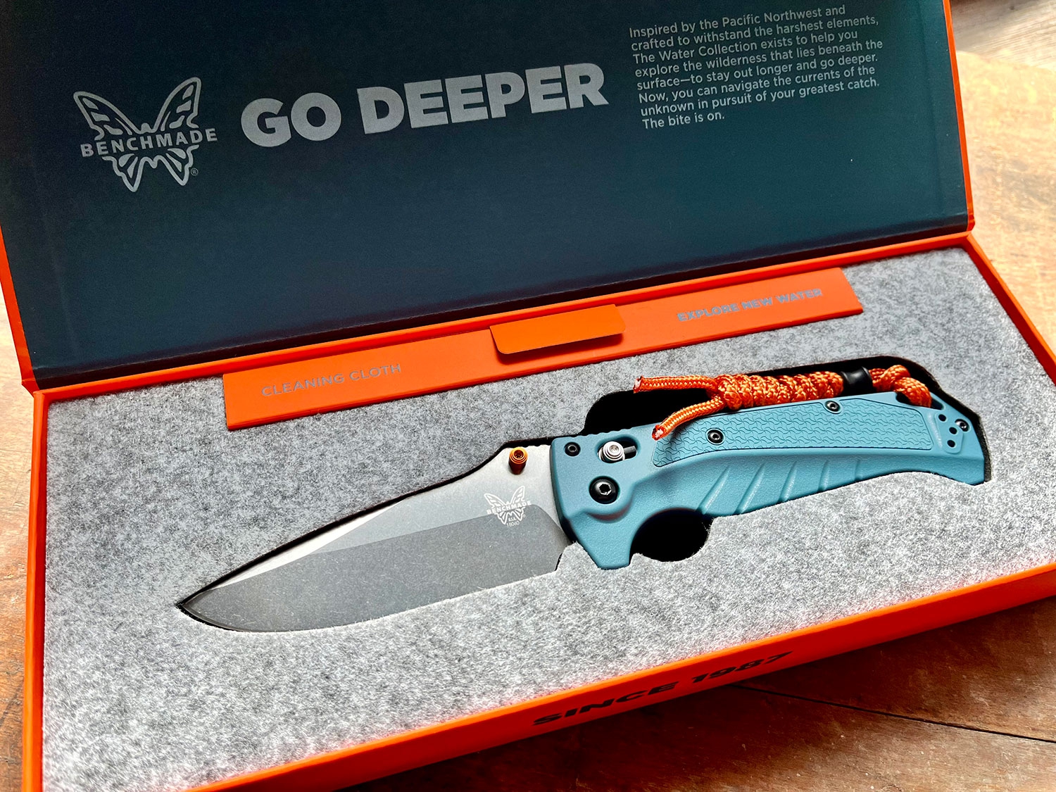 Benchmade 18060 Adira, MagnaCut, Blue Grivory